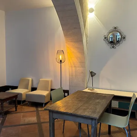 T2, Quartier Historique Apartment *